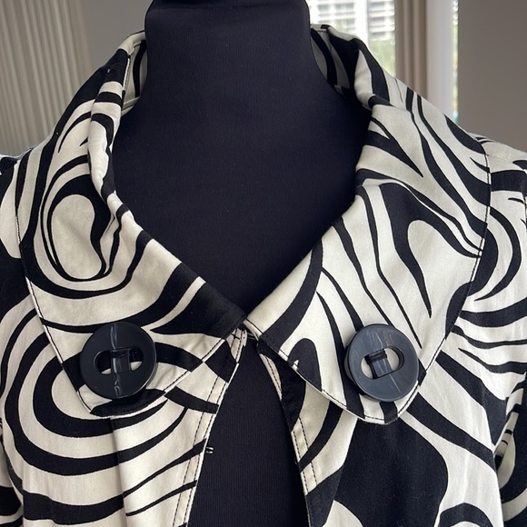 Carole little jacket 3/4 sleeves large buttons Sz M - Picture 3 of 5